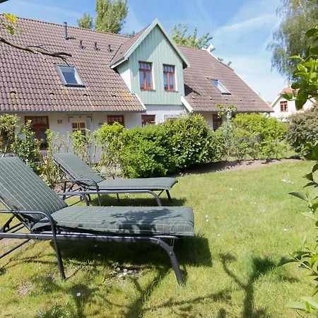 Ferienhaussiedlung Strandperlen Sanddornhof 4b * Wustrow (Fischland)